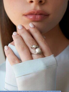 Lili Claspe Lois Ring